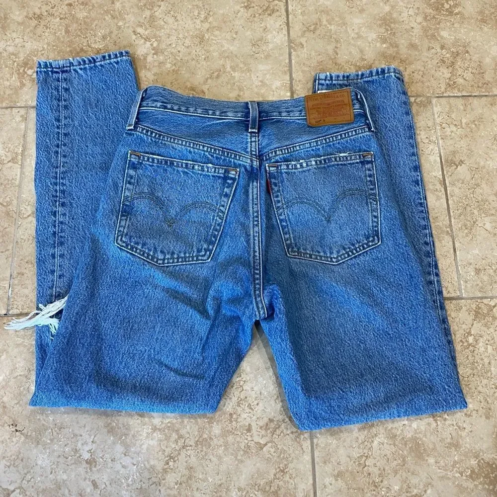 Levis inseam 28”
